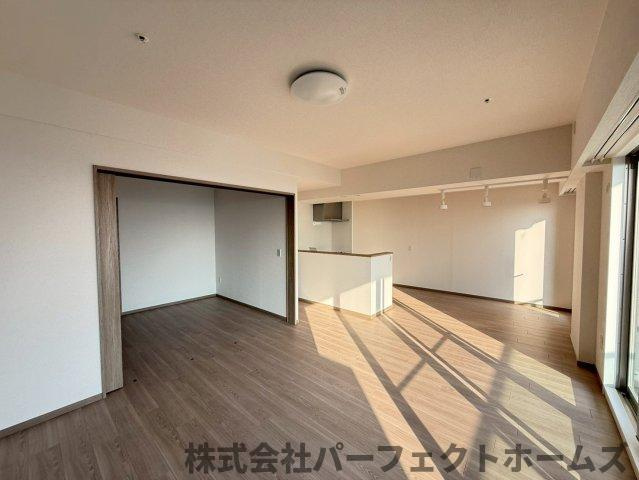 ロイヤルメドゥ香里園タワーの居間・リビング|おしゃれなリビングです