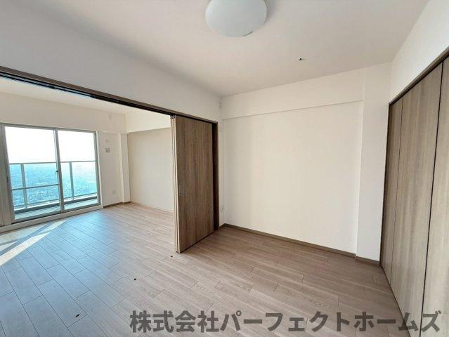 ロイヤルメドゥ香里園タワーの洋室|広々とした洋室です