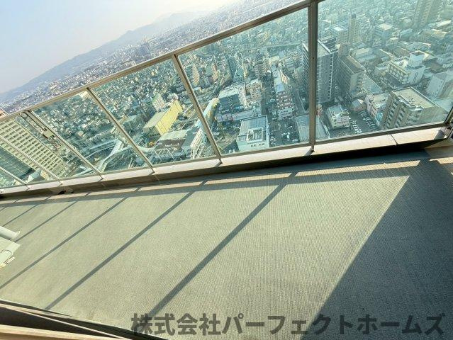ロイヤルメドゥ香里園タワーのバルコニー|バルコニーがあります
