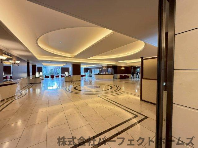 ロイヤルメドゥ香里園タワーのロビー