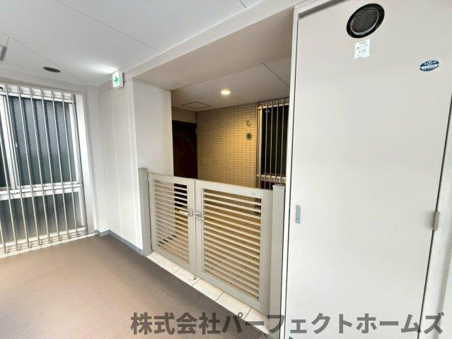 ロイヤルメドゥ香里園タワーのエントランス|落ち着いたエントランスです