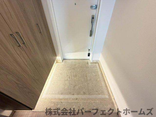 ロイヤルメドゥ香里園タワーの玄関|明るい玄関です