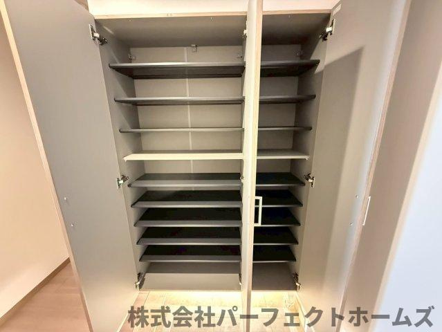 ロイヤルメドゥ香里園タワーの収納|たっぷりとした収納スペースです