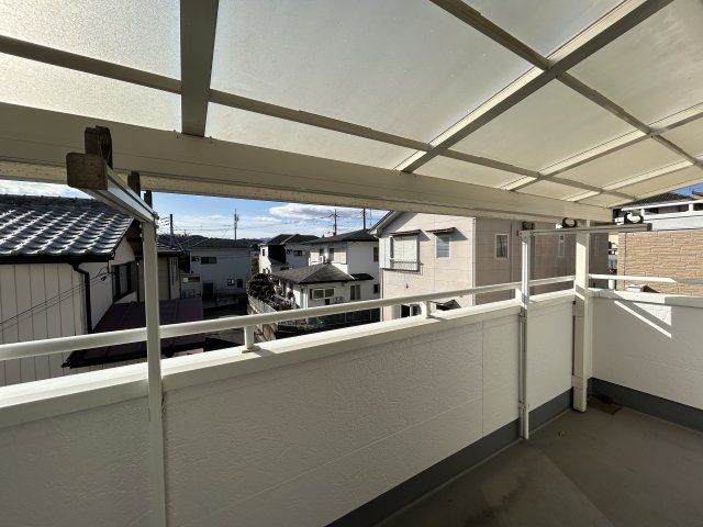 【中古戸建】高崎市剣崎町のバルコニー|■バルコニー｜プライバシーが守られたインナーバルコニーは、くつろぎの空間としても、アウトドアの空間としても活躍をしてくれます。