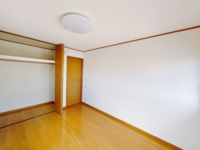 【中古戸建】高崎市剣崎町の洋室|■2階洋室｜子供部屋のメリットは「自立心を養うことができる」「自分で整理整頓できるようになる」そして、お子様が成長した際には「プライバシーを確保できる」といい事だらけ♪