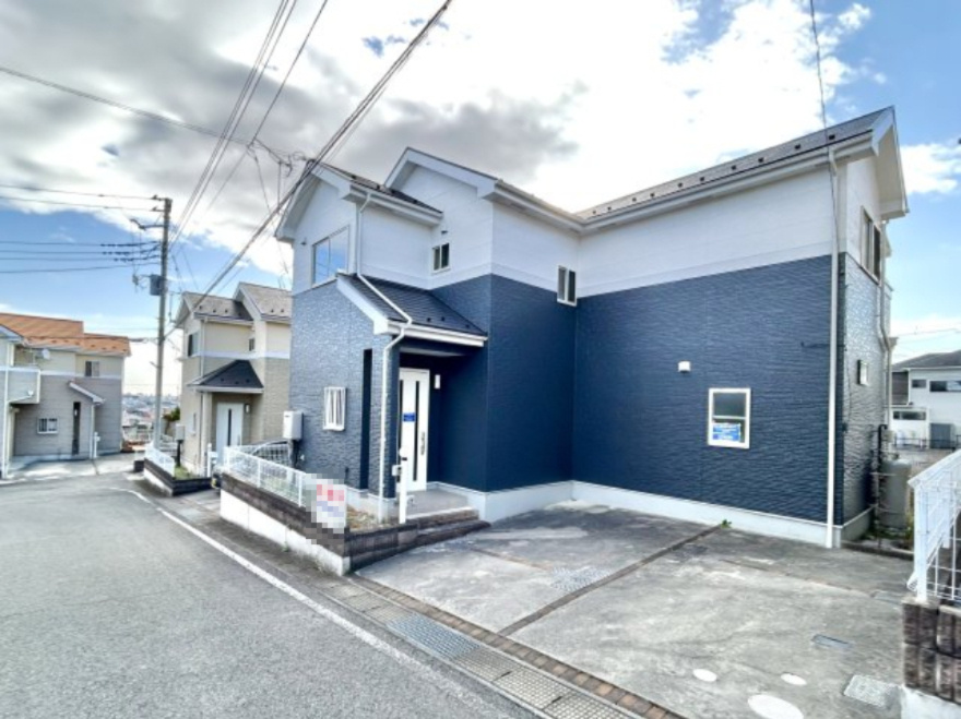 【中古戸建】高崎市剣崎町の外観|■外観｜土日のご見学はもちろん、平日・夜間のご案内も大歓迎です♪「今から見たい」や「仕事終わりに見たい」にもご対応できますのでお気軽にお問い合わせください♪