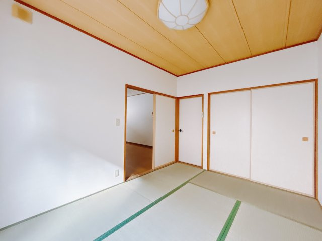 【中古戸建】高崎市剣崎町の和室|■1階和室｜和室でしか味わえない畳ならではの香りや素材で和のやすらぎを感じてください♪休日はお子様とお昼寝するのにも最適です！