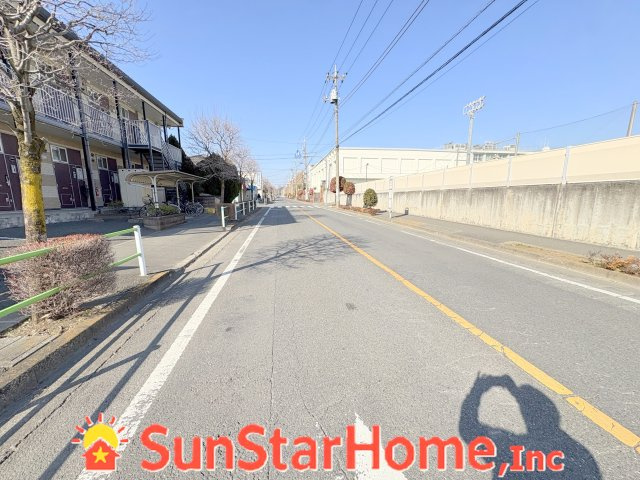 【サンスターホーム】福生市加美平1丁目　オール電化新築戸建の前面道路含む現地写真