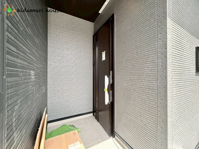 上尾市大谷本郷9期　新築戸建　グラファーレ08の玄関