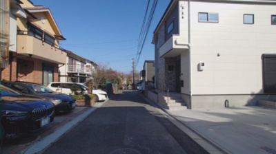 【前面道路含む現地写真】