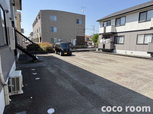 ヴィーブルAの駐車場