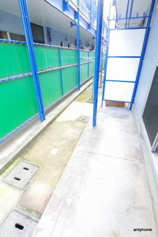 千成ハイツA棟　仲介手数料無料のバルコニー