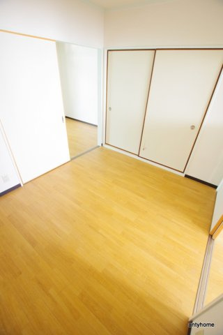 千成ハイツA棟　仲介手数料無料の寝室
