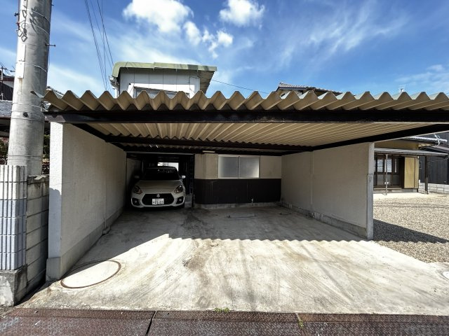 西条市福武甲539-14　中古住宅の駐車場