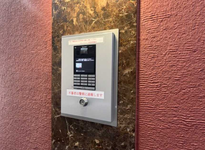 グランドメゾン三軒茶屋　分譲賃貸　宅配BOX　駅近のエントランス