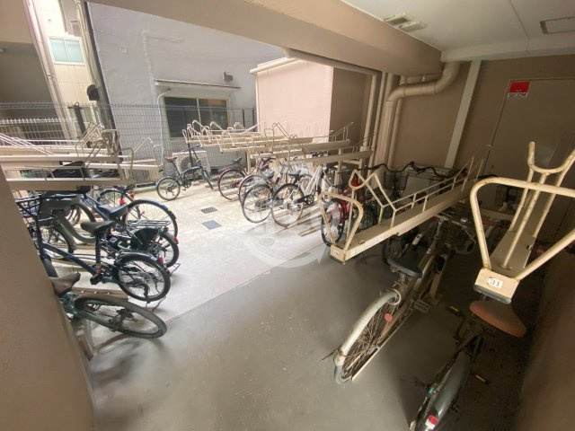リーガル北梅田の設備|リーガル北梅田　駐輪場
