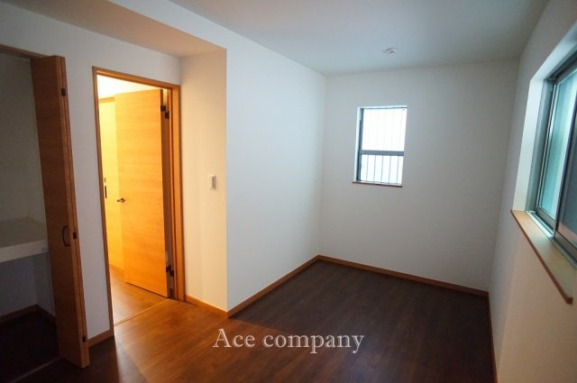 【子供部屋】 | 八尾市八尾木北5丁目 | 【1階：洋室6.1帖】物入収納完備です♪