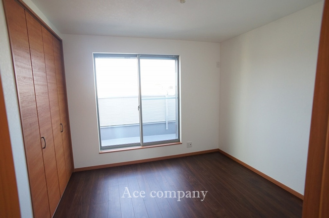 【子供部屋】 | 八尾市八尾木北5丁目 | 【3階：洋室6.1帖】バルコニーに面したお部屋です☆