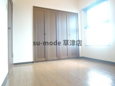 【寝室】 | フォレスタ手原 | 広くて明るい寝室