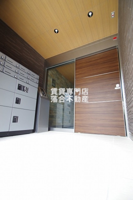 【エントランス】 | マーリエ | オートロック付きで安心♪便利な宅配ボックス完備