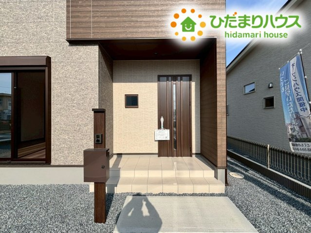 本庄市小島6丁目　13期　新築一戸建て　05のエントランス|プライバシーに配慮した玄関アプローチです！
来客時の対応もスムーズにできます。