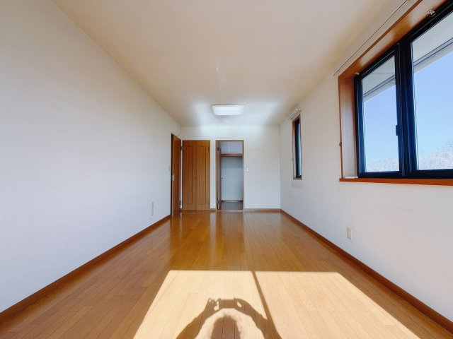 【中古戸建】伊勢崎市八幡町の洋室|■2階洋室｜子供部屋のメリットは「自立心を養うことができる」「自分で整理整頓できるようになる」そして、お子様が成長した際には「プライバシーを確保できる」といい事だらけ♪