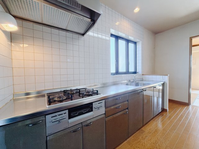 【中古戸建】伊勢崎市八幡町のキッチン|■キッチン｜全スライド式収納キッチン♪お皿や鍋の出し入れもラクラクです（＾＾）！