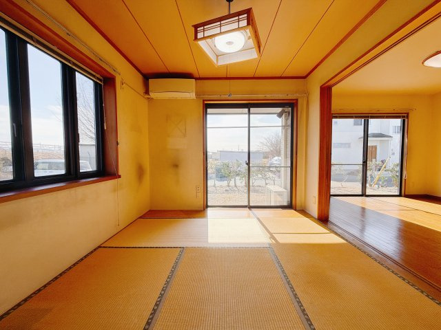 【中古戸建】伊勢崎市八幡町の和室|■1階和室｜和室でしか味わえない畳ならではの香りや素材で和のやすらぎを感じてください♪休日はお子様とお昼寝するのにも最適です！