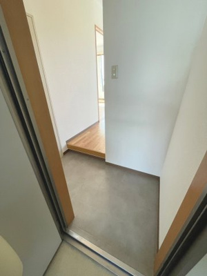 【玄関】 | ウスダビル | ※同物件別室参考写真