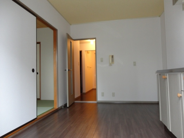 エクセレント松下B棟の居間・リビング