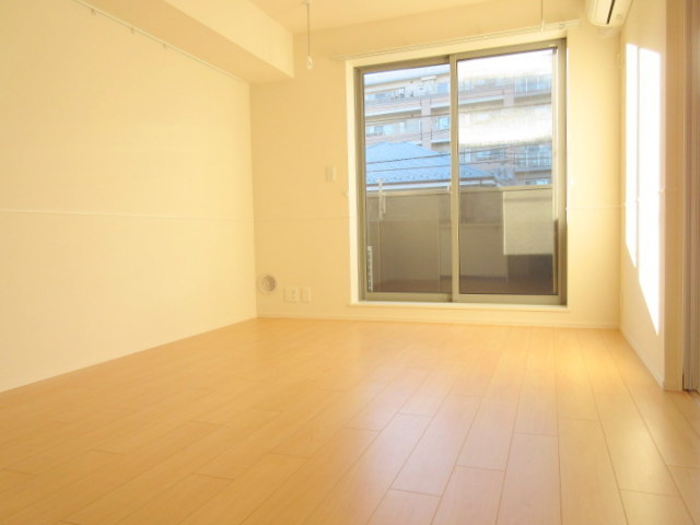 プレシアの居間・リビング|★キレイなフローリングのお部屋です★