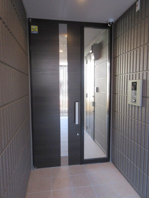 プレシアのエントランス|★オートロック付きのエントランス★