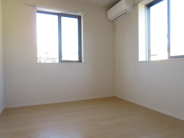 プレシアの子供部屋|★明るいフローリングの角部屋です★