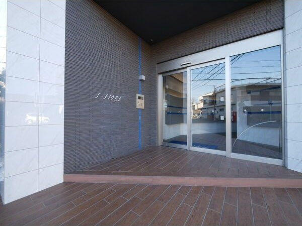 エスフィオーレのエントランス|清潔なエントランスです