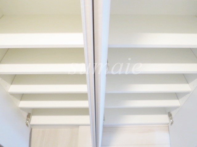 Ｌａ　Ｄｏｕｃｅｕｒ赤羽の玄関|豊富な玄関収納