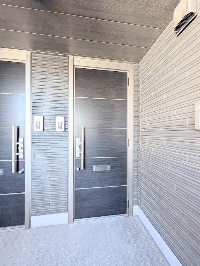 グランデ松保町のエントランス