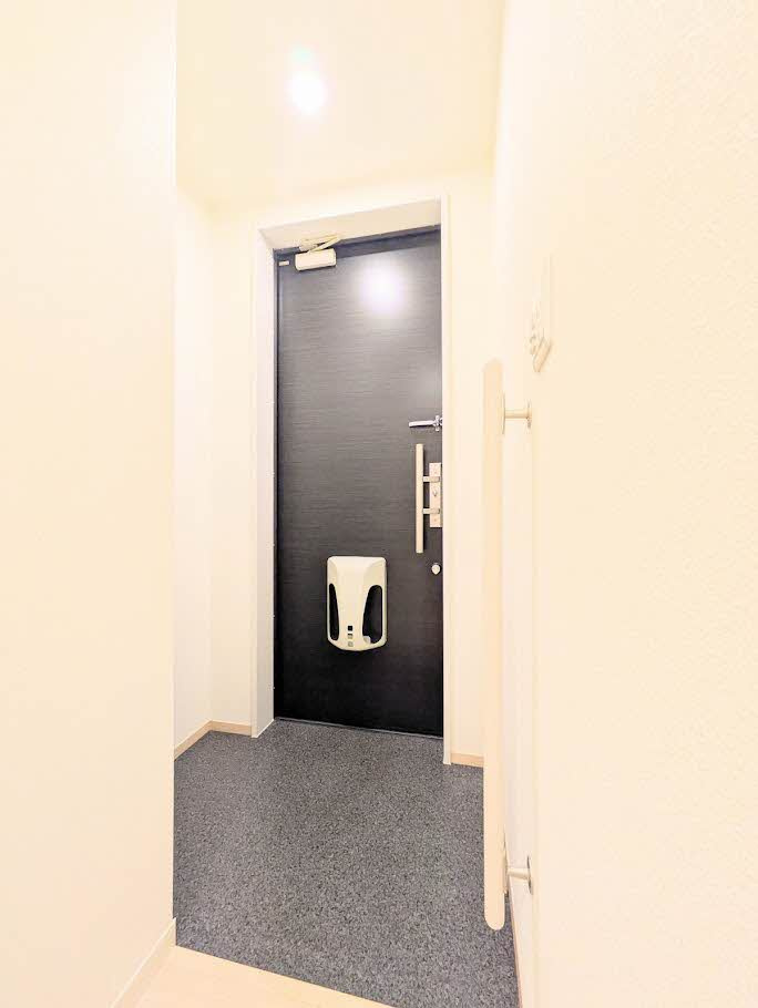 グランデ松保町の玄関