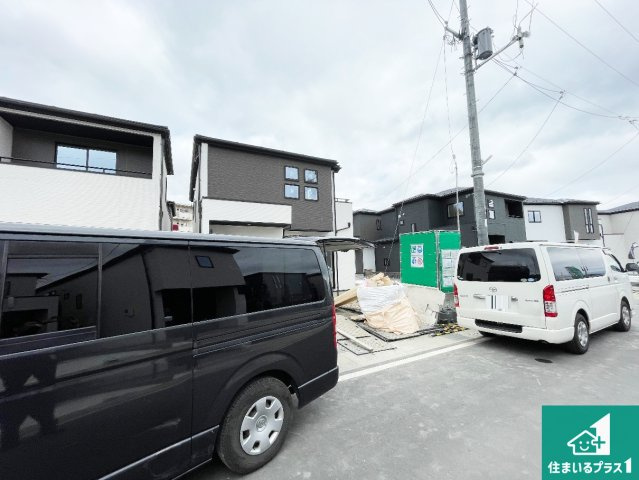 大津市坂本　新築一戸建ての前面道路含む現地写真|周辺は落ち着いた街並みの住宅地！子育てがしやすい住環境です！まだ未完成ですが、現地でしかわからない事もございます。是非一度ご覧ください。