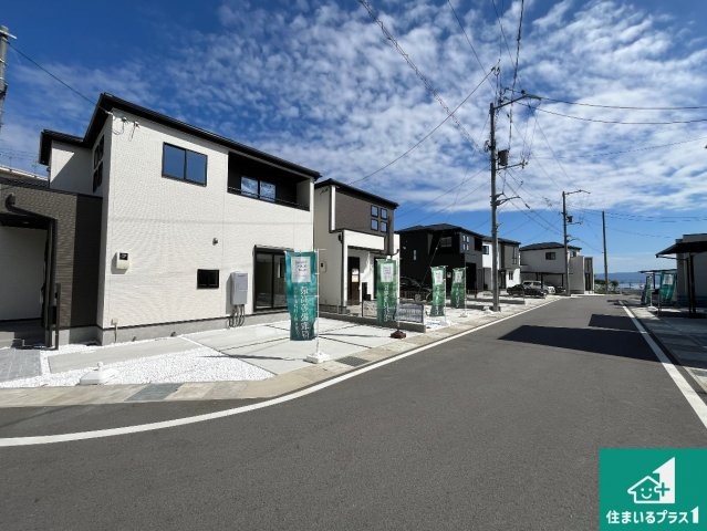大津市坂本　新築一戸建ての前面道路含む現地写真|周辺は落ち着いた街並みの住宅地！子育てがしやすい住環境です！まだ未完成ですが、現地でしかわからない事もございます。是非一度ご覧ください。