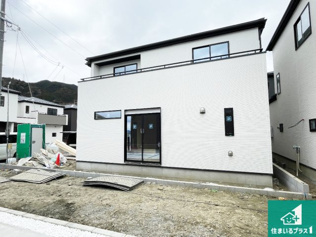 大津市坂本　新築一戸建ての外観|周辺は落ち着いた街並みの住宅地！子育てがしやすい住環境です！まだ未完成ですが、現地でしかわからない事もございます。是非一度ご覧ください。
