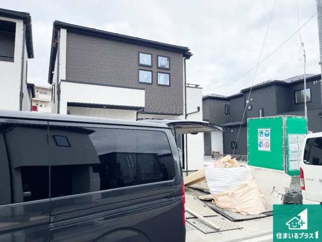 大津市坂本　新築一戸建ての外観|周辺は落ち着いた街並みの住宅地！子育てがしやすい住環境です！まだ未完成ですが、現地でしかわからない事もございます。是非一度ご覧ください。
