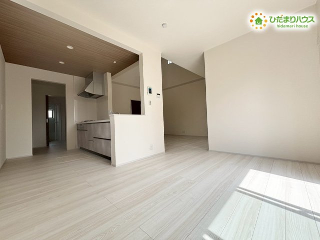 深谷市田中　第3　新築一戸建て　リーブルガーデン　01の居間・リビング