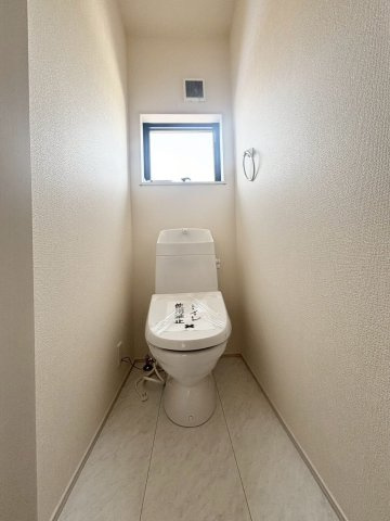 深谷市田中　第3　新築一戸建て　リーブルガーデン　01のトイレ
