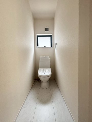 深谷市田中　第3　新築一戸建て　リーブルガーデン　01のトイレ
