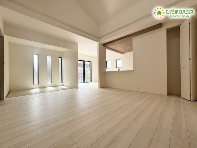 深谷市田中　第3　新築一戸建て　リーブルガーデン　01の居間・リビング