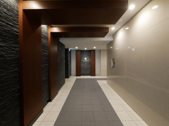 ララプレイス難波シエールのロビー