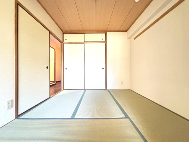 エステート松葉春日の和室