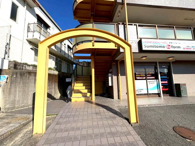 エステート松葉春日のエントランス