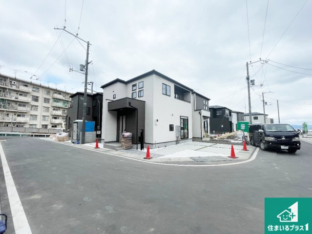 大津市坂本　新築一戸建ての前面道路含む現地写真|周辺は落ち着いた街並みの住宅地！子育てがしやすい住環境です！まだ未完成ですが、現地でしかわからない事もございます。是非一度ご覧ください。