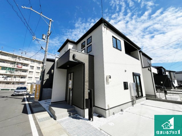 大津市坂本　新築一戸建ての外観|周辺は落ち着いた街並みの住宅地！子育てがしやすい住環境です！まだ未完成ですが、現地でしかわからない事もございます。是非一度ご覧ください。